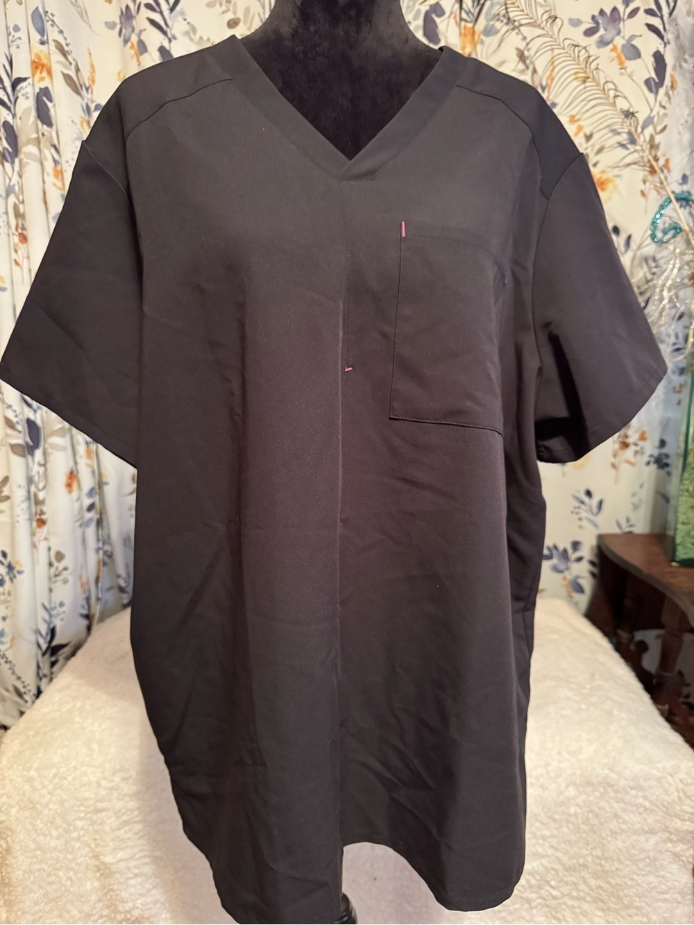 Fabletics Ladies Scrub Top Black Size 2X Accented With the Colored Stitch